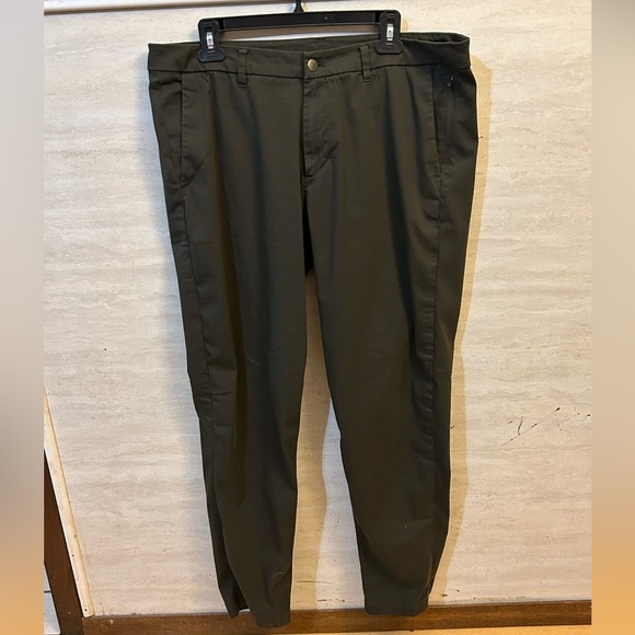 Lululemon Commission Pant
Slim Warpstreme 
Olive Green - Picture 1 of 8